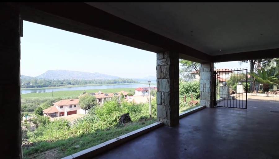 4 Bedroom Property for Sale in Ifafi North West